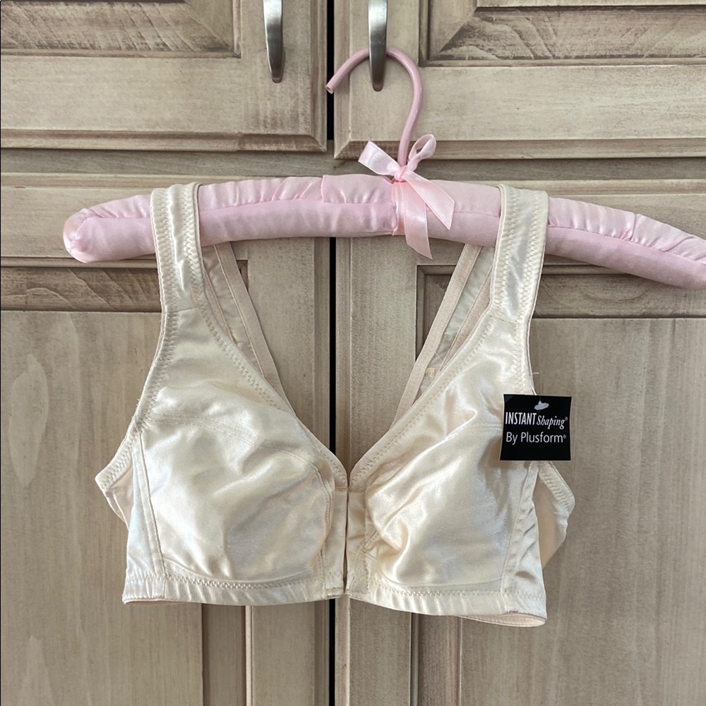 Women's Cream Intimate Bra 34B front opening NWT